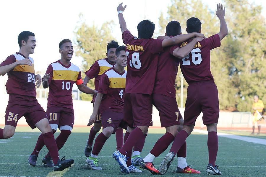 Men's Soccer Rises To No. 15 In State Poll