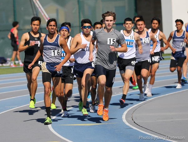 Lancer Dylan Che is on the farthest left (black jersey) as he races at the Cerritos Open on Feb. 23, photo courtesy of Daryl Peterson and Cerritos College athletics.