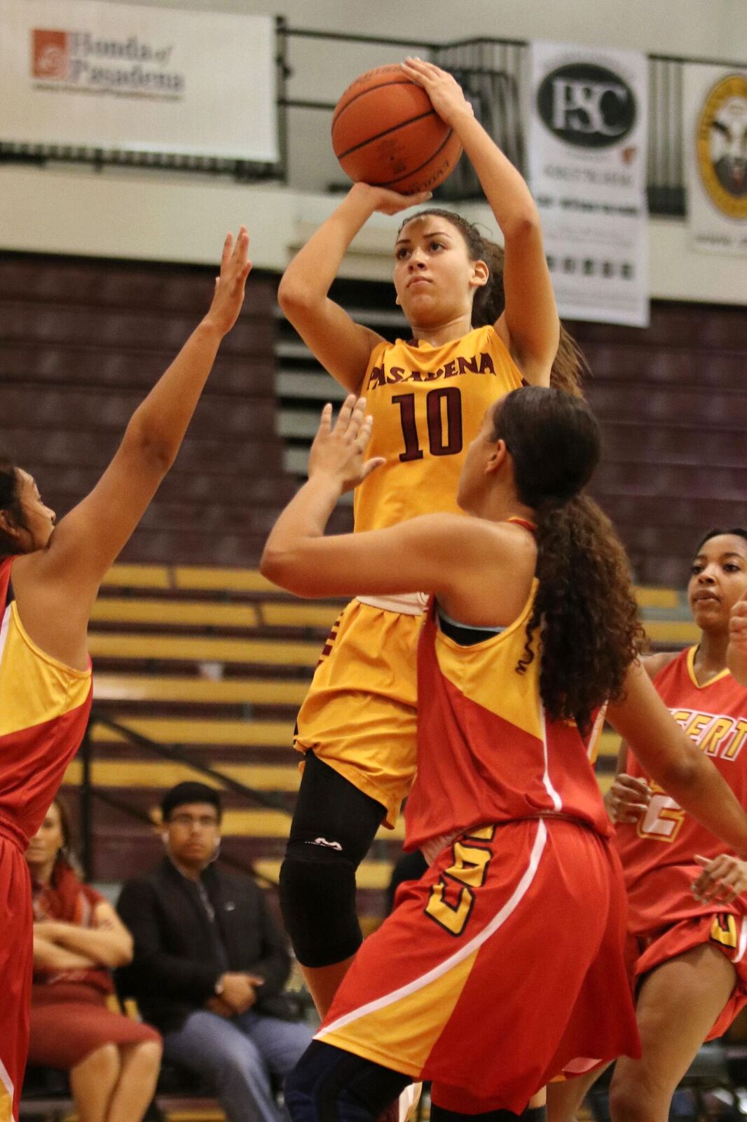 Women's Hoops Take 3rd At Sequoias Tournament