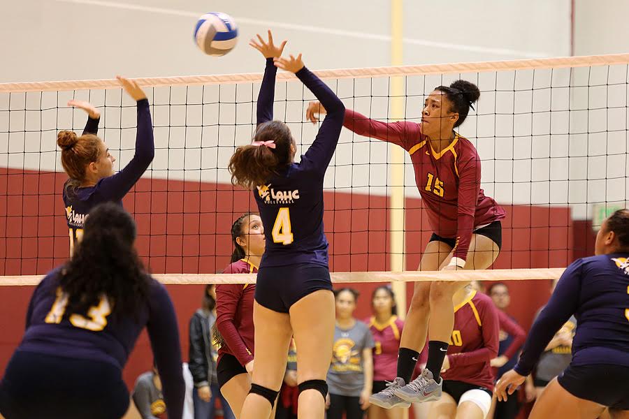 Women's Volleyball Sweeps 2 At PCC Quad
