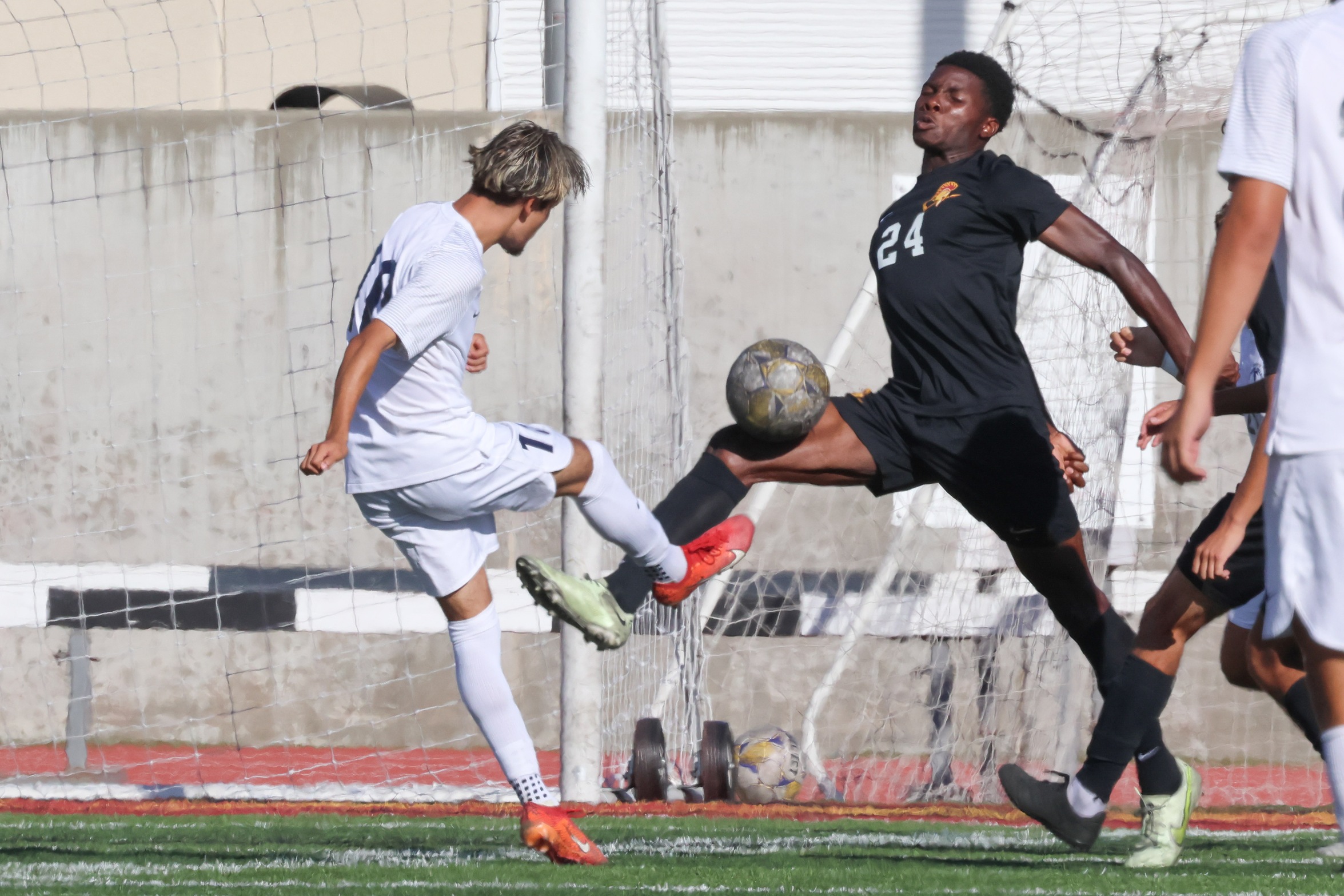 Jeremiah Alomo with the defensive block in PCC's game on Friday (photo by Richard Quinton).