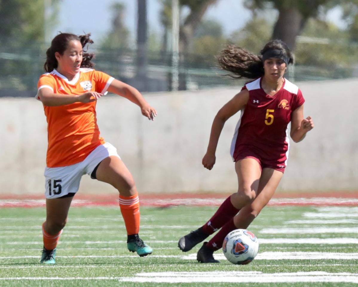 Isabella Gonzalez-Mosqueda in action in a recent match, photo by Michael Watkins.