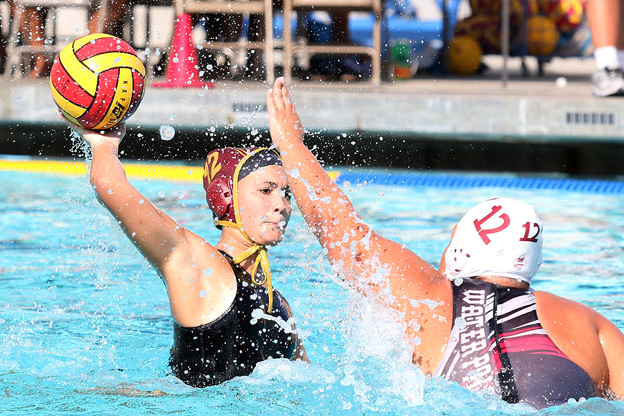Water Polo Looking For Scoring